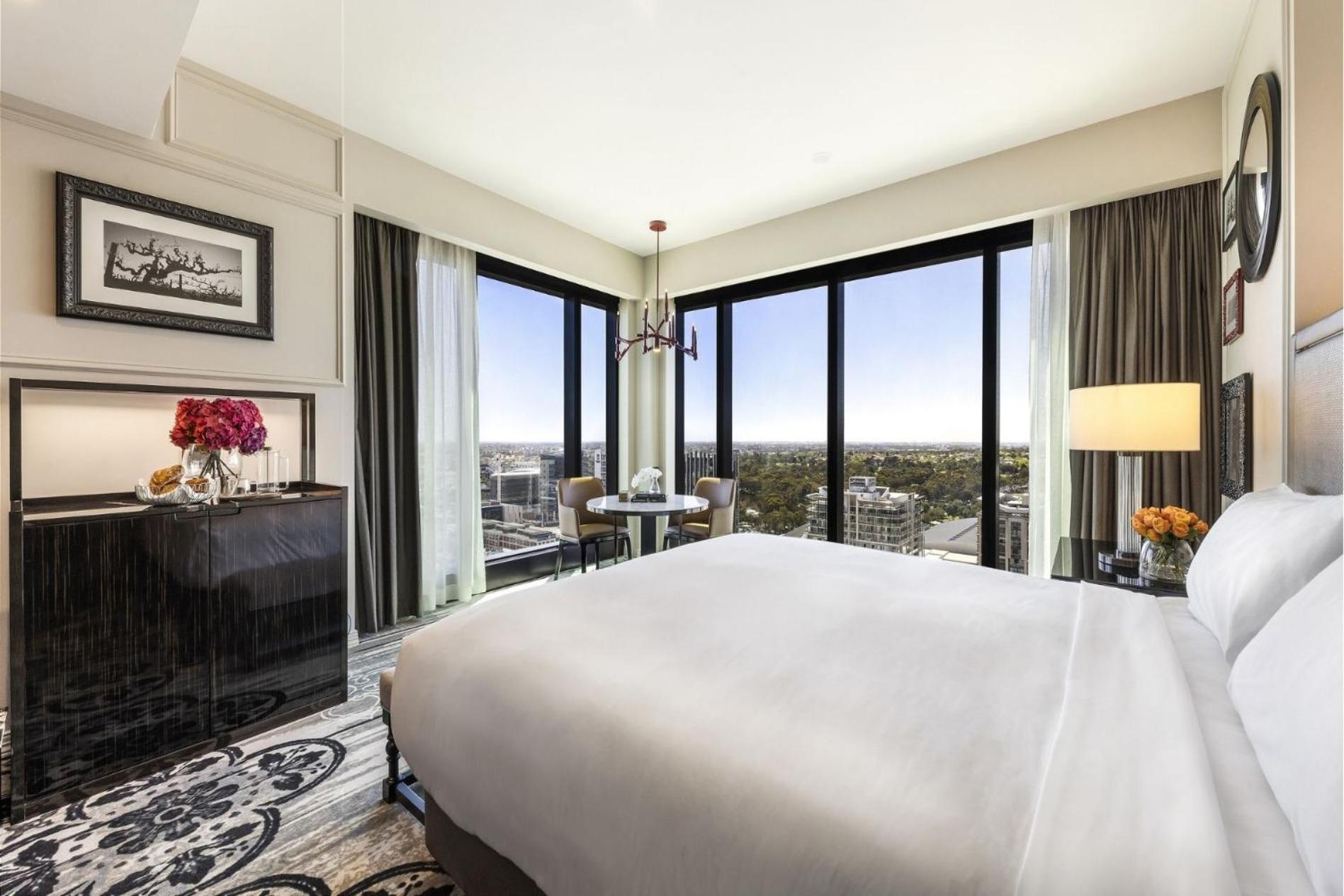 Deluxe King Room with View - Corner Room